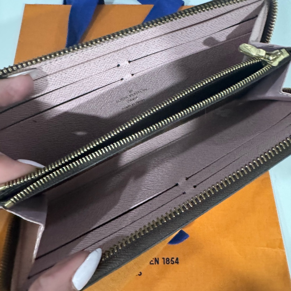 Excellent condition Louis Vuitton Wallet